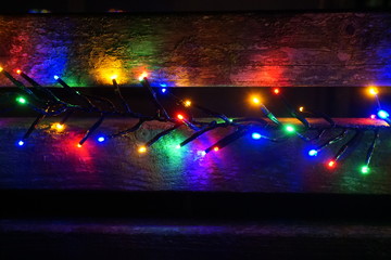 bunte Lichter, Lichterkette in der Nacht, colorful lights by night background