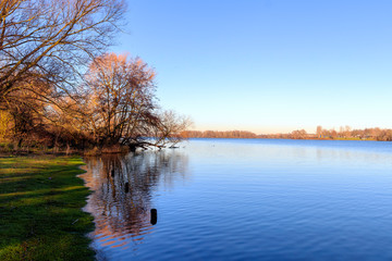 Obraz premium Sur le bord de l'eau en Hollande