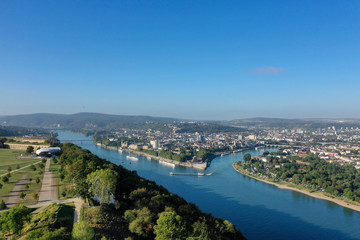 Fototapeta na wymiar Koblenz von oben mit Deutschem Eck und Moselmündung und der Seilbahnstation am Festungspark