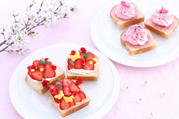 いちごのオープンサンド