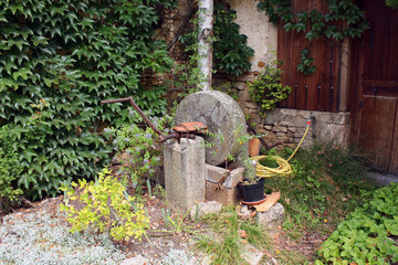 puits dans le jardin