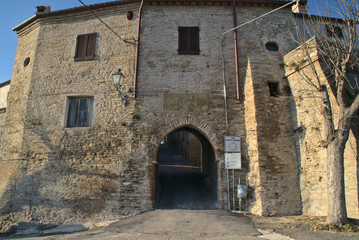 Fototapeta na wymiar Borgo medioevale marchigiano