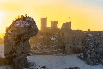 zamek ogrodzieniec, wiedźmin, zima, śląskie, polska © Tomasz
