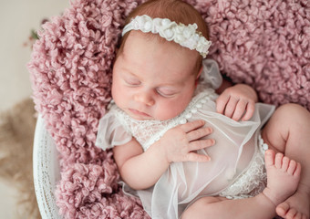 Fototapeta na wymiar Lovely newborn sleeping