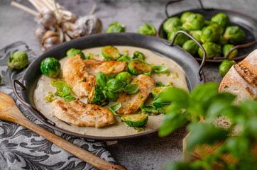 Grilled chicken with garlic cream