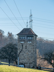 Trafoturm und Strommasten