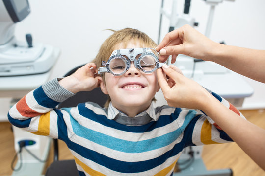 Little boyl checks eyesight