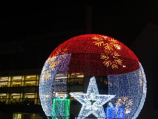 Luces de navidad en forma de bola de navidad