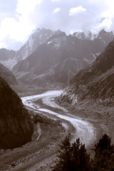 Going to Mer de Glace - Alpine glacier : Chamonix Valley - Mont Blanc