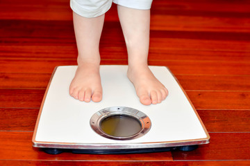 barefoot child to weigh himself