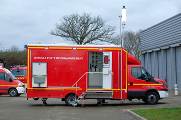véhicule poste de commandement pompier