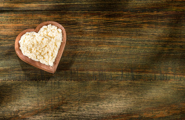 Sugary milk powder enriched with calcium, iron and vitamins