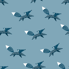 Modèle sans couture avec de mignons renards scandinaves bleus sur fond bleu. Illustration vectorielle plane.