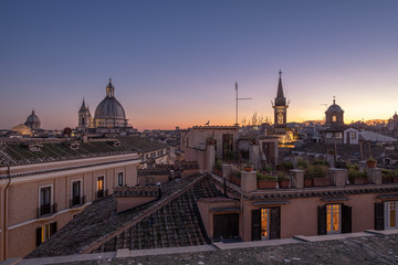Fototapeta na wymiar Tramonto sui tetti di Roma