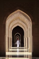 Foto op Plexiglas Mann in einer Moschee in Oman © Katja Xenikis