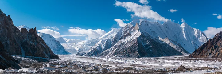 Papier Peint photo K2 Vue panoramique du glacier Upper Baltoro avec Vigne Peak au milieu et Chogolisa Peak, Snow Peak, Baltoro Kangri en arrière-plan, de Concordia, Pakistan