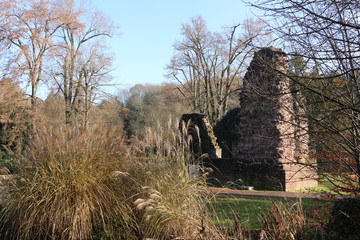 Reste der Burg Kerpen im Zentrum der Stadt Illingen (Saar)