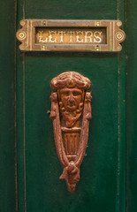 door with knocker - 314745304