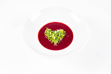 Beetroot cream soup with a heart made of chives - a romantic treat