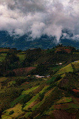 Fototapeta premium Pueblo en las montañas