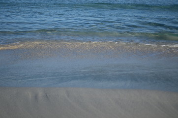 suave oleaje en las playas de la isla de formentera