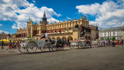 Fototapeta premium Poland - Horse carriages on the plaza - Krakow