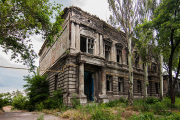 Fototapeta na wymiar Old abandoned building in Mariupol, Donetsk oblast, Ukraine