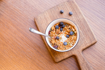 bowl of muesli and yogurt with fresh berries. diet dessert with yogurt, granola and fresh berries, blueberries, care of health. proper diet.Healthy breakfast, yogurt with blueberries, muesli served in