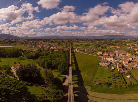Panoramic view, long arches of Nottolini aquedot