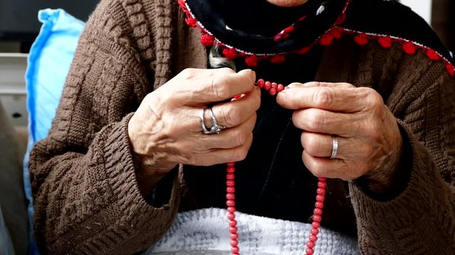 old woman hand and rosary, old woman worship,