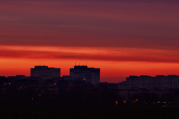 Fototapeta na wymiar Stadt Silhouette im Sonnenaufgang