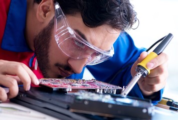 Repairman working in technical support fixing computer laptop tr