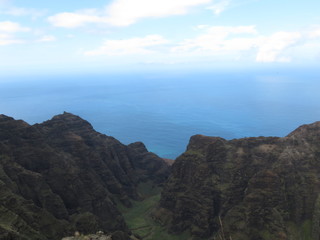 Fototapeta premium mountain, landscape, sky, sea, nature, coast, blue, mountains, panorama, ocean, view, water, green, travel, forest, rock, hill, summer, island, clouds, cloud, hawaii, panoramic, tree, beautiful