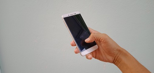 The hand of the hand is playing