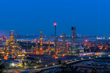 Fototapeta na wymiar Oil refinery and plant at twilight.