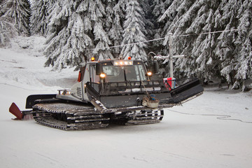 Snow groomer