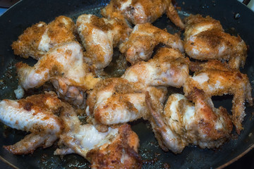 Obraz na płótnie Canvas Fried chicken wings close up.