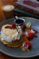 MERINGUE HOTCAKES ❣️with citrus curd 🍋🍈🍊raspberry gel, vanilla labneh, fresh fruit, white chocolate soil and pouring maple syrup 😋. 