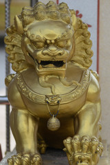 Obraz premium lion statue in chinese temple 