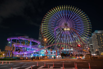 Fototapeta premium Nocny widok dzielnicy Yokohama Minatomirai