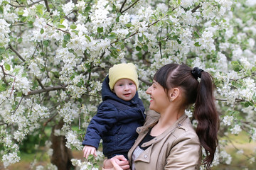 Fototapeta premium Beautiful girl in a park with children