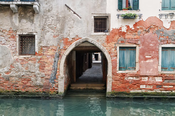 Fototapeta na wymiar Typical courtyard in Venice. Italy. Europe