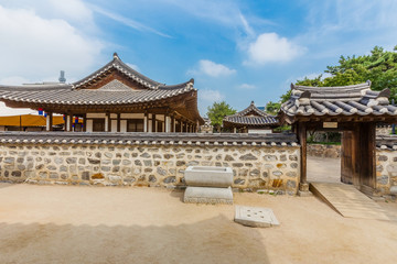 Obraz premium Korea Old House at Namsangol Hanok Village in Seoul South Korea.