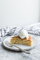 Freshly baked apple pie with apples