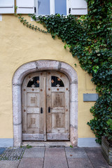 Fototapeta na wymiar house facade with old wooden gate