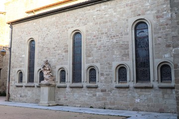 Obraz premium La collégiale Saint Pierre et Saint Paul dans le village de Saint Donat sur l'Herbasse - Département de la Drôme - France - Vue de l'extérieur