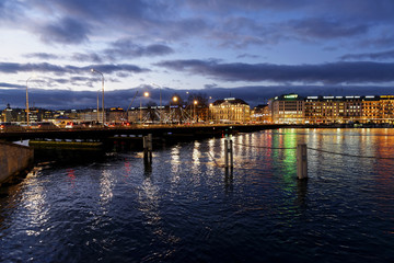 Obraz premium La ville de Genève au crépuscule