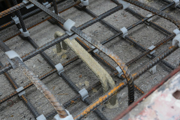 Steel mesh for inside concrete plinth track, and use plastic insulation clip for isolate electrical potential 