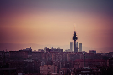 Madrid poluci&oacute;n al atardecer