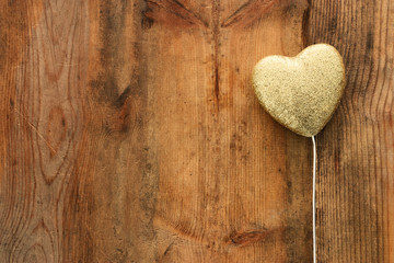 Fototapeta premium Valentines day concept. gold glitter hearts over wooden background. Flat lay composition
